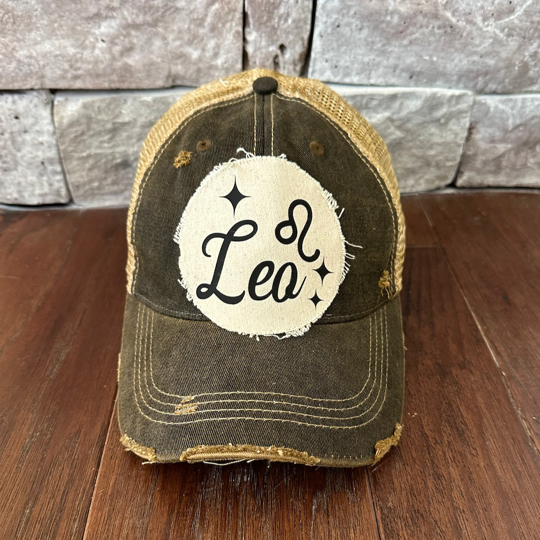 leo hat